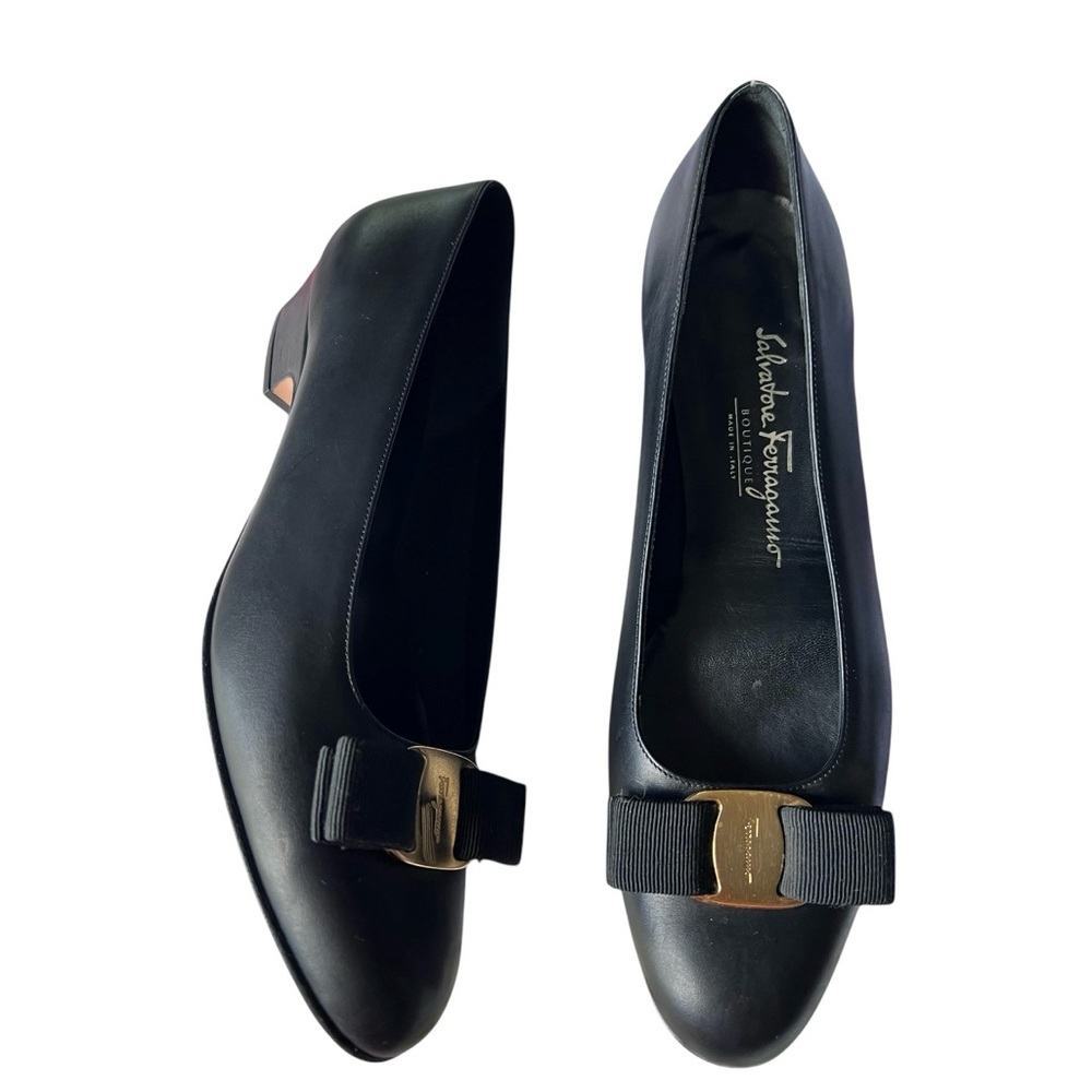 Salvatore Ferragamo Vara Black Leather Bow Pumps Slip On Heels Women’s Size 7.5 - Picture 15 of 16